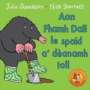 Aon Fhamh Dall le spaid a' deanamh toll - Book