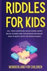 Riddles For Kids : 100+ trick questions, math games, short brainteasers and fun riddles for smart kids to enjoy with the whole family - Book