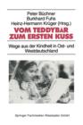 Vom Teddybar Zum Ersten Kuss : Wege Aus Der Kindheit in Ost- Und Westdeutschland - Book