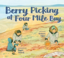 Berry Picking at Four Mile Bay : English Edition