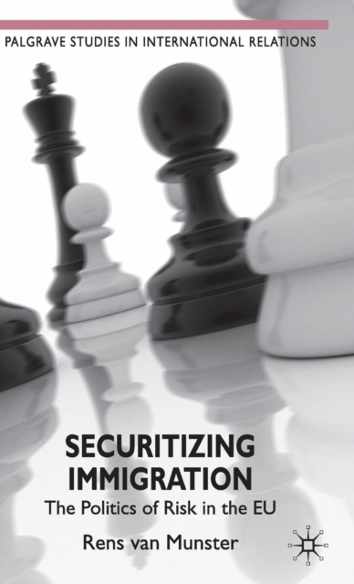 Securitizing Immigration : The Politics of Risk in the EU, Hardback Book