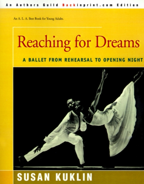 Reaching for Dreams : A Ballet from Rehearsal to Opening Night, Paperback / softback Book