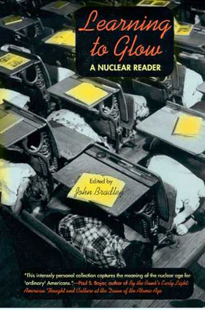 Learning to Glow : A Nuclear Reader, Paperback / softback Book