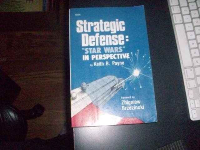 Strategic Defense : 'Star Wars' in Perspective, Paperback / softback Book