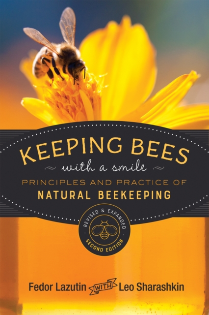 Keeping Bees with a Smile : Principles and Practice of Natural Beekeeping, Paperback / softback Book