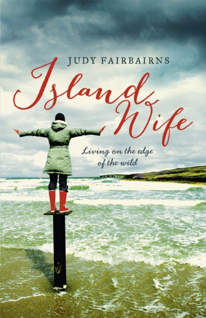 Island Wife : living on the edge of the wild, Paperback / softback Book