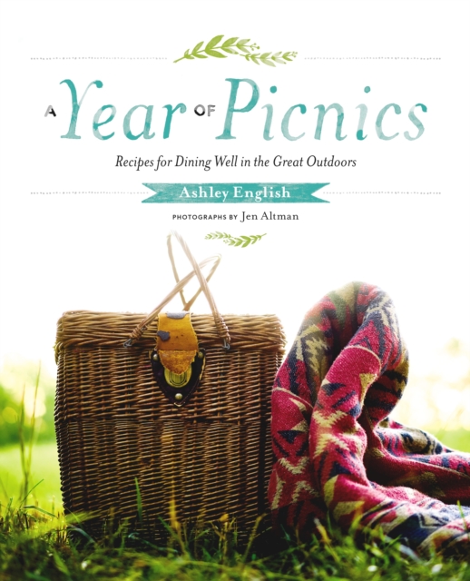 A Year of Picnics : Recipes for Dining Well in the Great Outdoors, Hardback Book