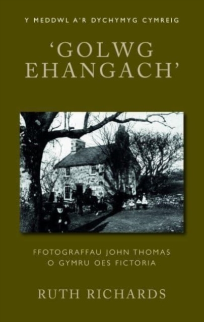 ‘Golwg Ehangach’ : Ffotograffau John Thomas o Gymru Oes Fictoria, Paperback / softback Book