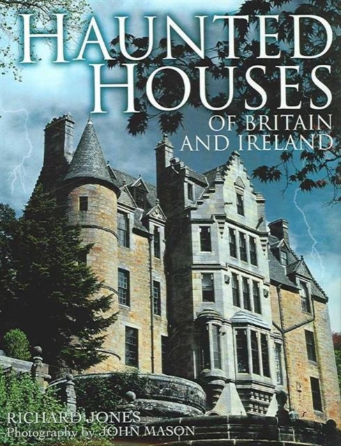 Haunted Houses of Britain and Ireland, Paperback / softback Book