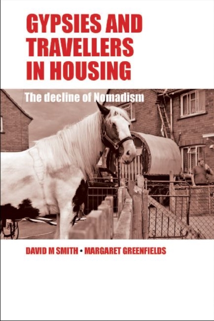 Gypsies and Travellers in Housing : The Decline of Nomadism, Hardback Book