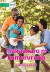 I Play Sport - I takaakaro ni kamarurung (Te Kiribati) - Book