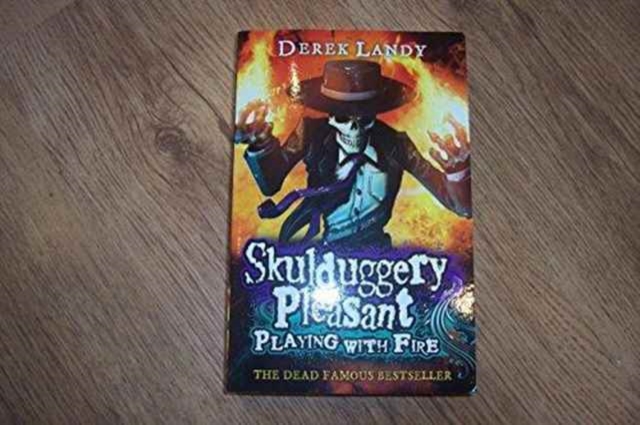 SKULDUGGERY PLEASANT2PLAYING WITH FIRE,  Book