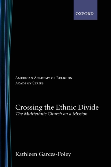Crossing the Ethnic Divide : The Multiethnic Church on a Mission, Hardback Book