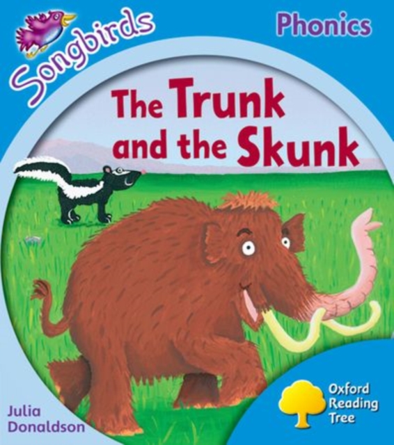 Oxford Reading Tree Songbirds Phonics: Level 3: The Trunk and the Skunk, Paperback / softback Book