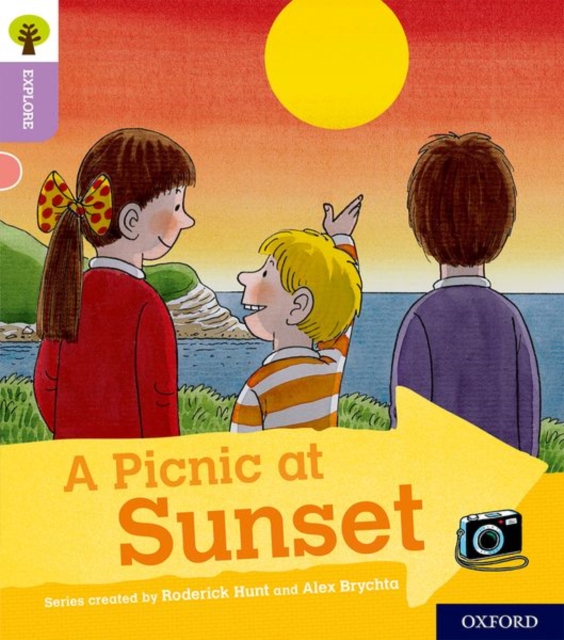 Oxford Reading Tree Explore with Biff, Chip and Kipper: Oxford Level 1+: A Picnic at Sunset, Paperback / softback Book