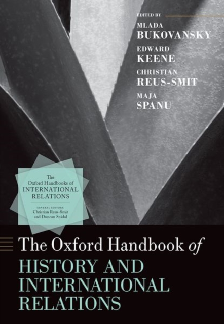 The Oxford Handbook of History and International Relations, Hardback Book