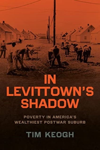 In Levittown’s Shadow : Poverty in America’s Wealthiest Postwar Suburb, Paperback / softback Book