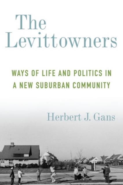 The Levittowners : Ways of Life and Politics in a New Suburban Community, Paperback / softback Book