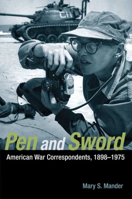 Pen and Sword : American War Correspondents, 1898-1975, Hardback Book