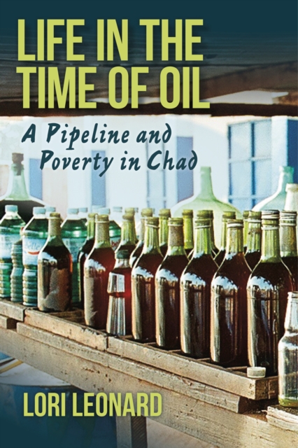 Life in the Time of Oil : A Pipeline and Poverty in Chad, Paperback / softback Book