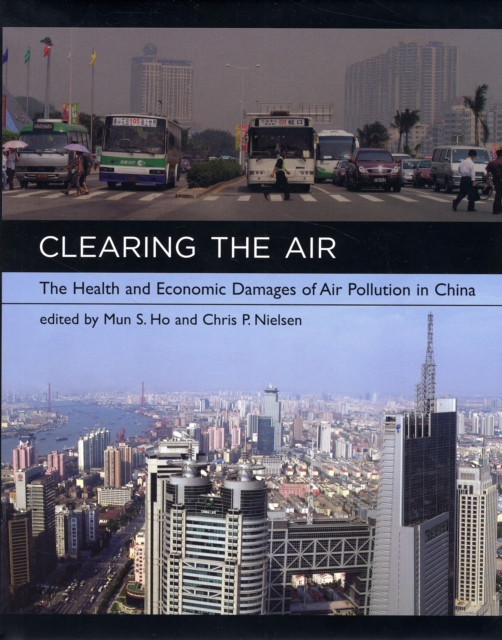 Clearing the Air : The Health and Economic Damages of Air Pollution in China, Hardback Book