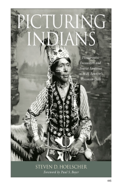 Picturing Indians : Photographic Encounters and Tourist Fantasies in H.H.Bennett's Wisconsin Dells, Paperback / softback Book