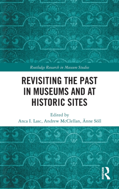 Revisiting the Past in Museums and at Historic Sites, Hardback Book