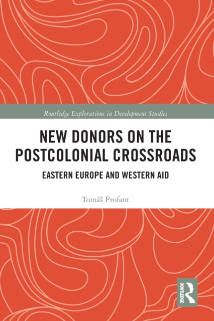 New Donors on the Postcolonial Crossroads : Eastern Europe and Western Aid, Paperback / softback Book