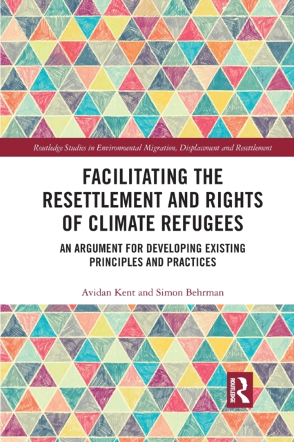 Facilitating the Resettlement and Rights of Climate Refugees : An Argument for Developing Existing Principles and Practices, Paperback / softback Book