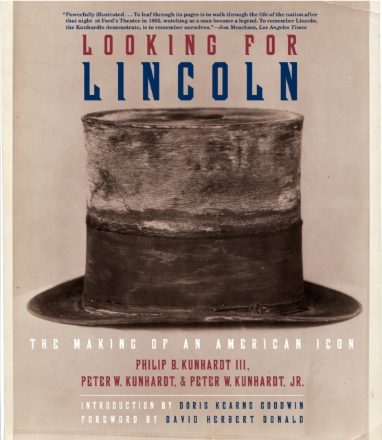 Looking for Lincoln : The Making of an American Icon, Paperback / softback Book