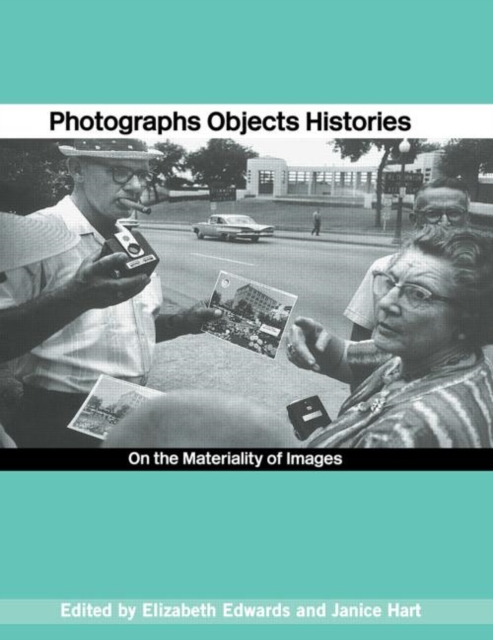 Photographs Objects Histories : On the Materiality of Images, Hardback Book