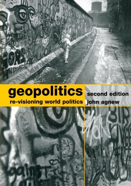 Geopolitics : Re-Visioning World Politics, Paperback / softback Book