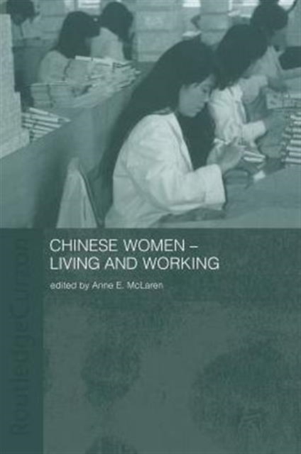 Chinese Women - Living and Working, Paperback / softback Book