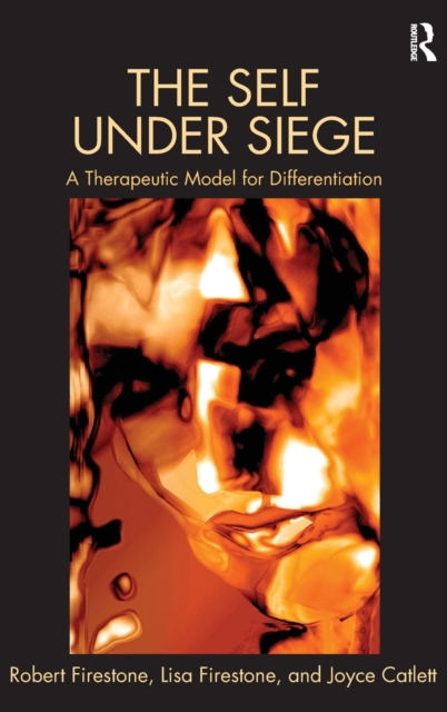 The Self Under Siege : A Therapeutic Model for Differentiation, Hardback Book