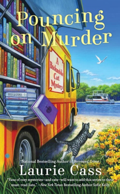 Pouncing On Murder : A Bookmobile Cat Mystery, Paperback / softback Book