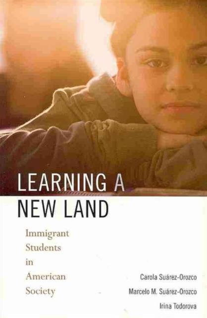 Learning a New Land : Immigrant Students in American Society, Paperback / softback Book