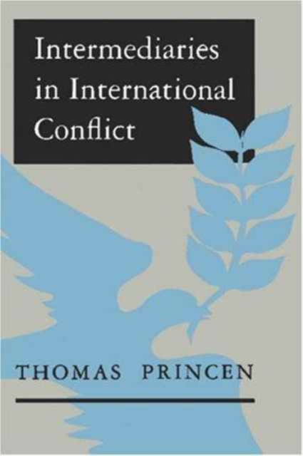Intermediaries in International Conflict, Paperback / softback Book
