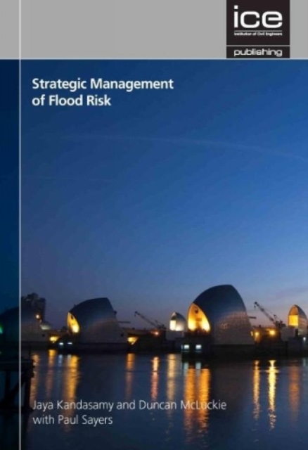 Strategic Management of Flood Risk, Hardback Book
