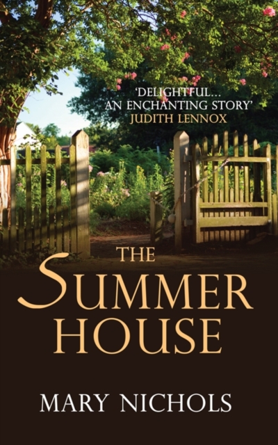The Summer House : The moving and heartwarming family story, Paperback / softback Book