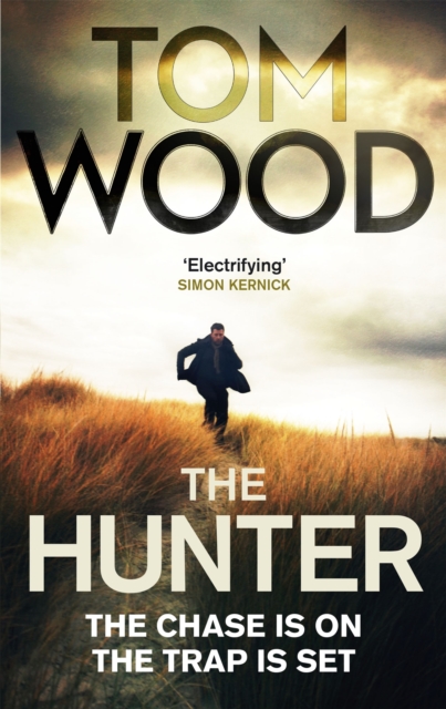 The Hunter : (Victor the Assassin 1), Paperback Book