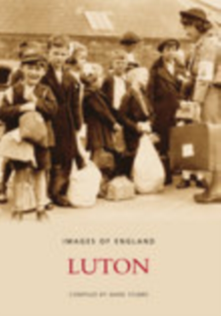 Luton In Old Photographs, Paperback / softback Book