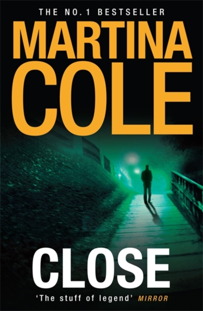 Close : A gripping thriller of power and protection, CD-Audio Book