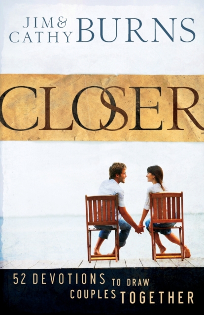 Closer - 52 Devotions to Draw Couples Together, Paperback / softback Book