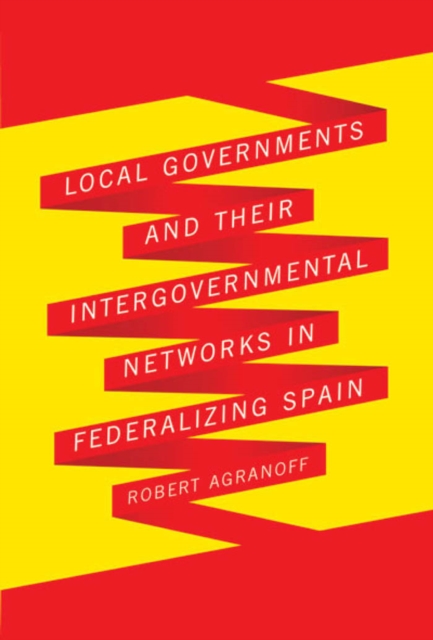 Local Governments and Their Intergovernmental Networks in Federalizing Spain, Paperback / softback Book
