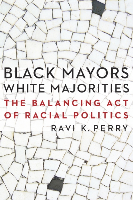 Black Mayors, White Majorities : The Balancing Act of Racial Politics, Paperback / softback Book