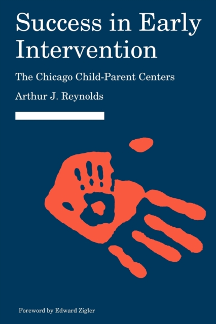 Success in Early Intervention : The Chicago Child-Parent Centers, Paperback / softback Book