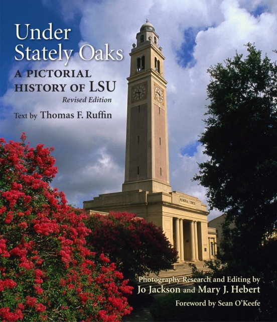 Under Stately Oaks : A Pictorial History of LSU, Hardback Book