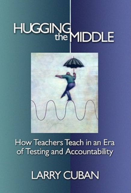 Hugging the Middle : How Teachers Teach in an Era of Testing and Accountability, Hardback Book