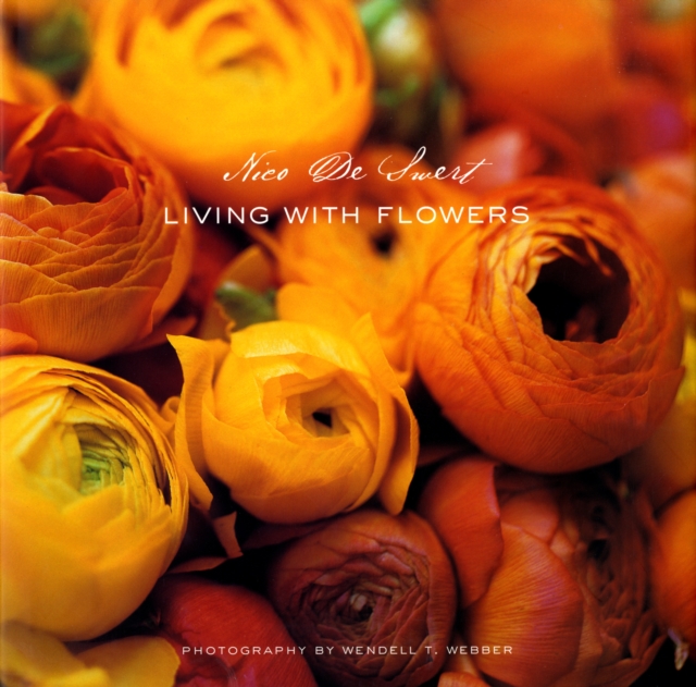 Living with Flowers, Hardback Book