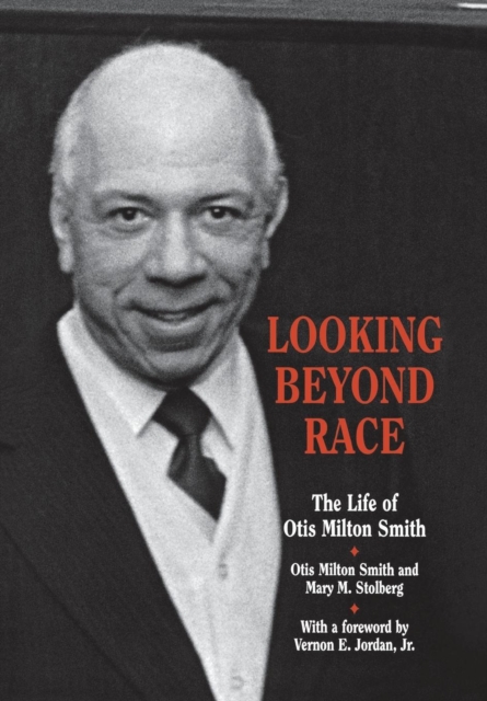 Looking Beyond Race : The Life of Otis Milton Smith, Hardback Book